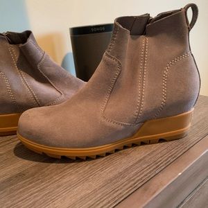 SOREL WOMEN’S ZIP BOOTIE!! *worn once*